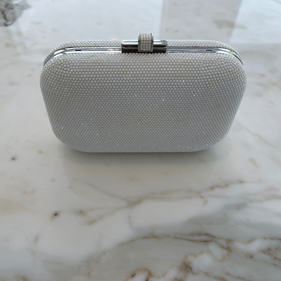 JUDITH LEIBER WHITE CHAULK CRYSTAL CLUTCH & CHAIN - Picture 4 of 17